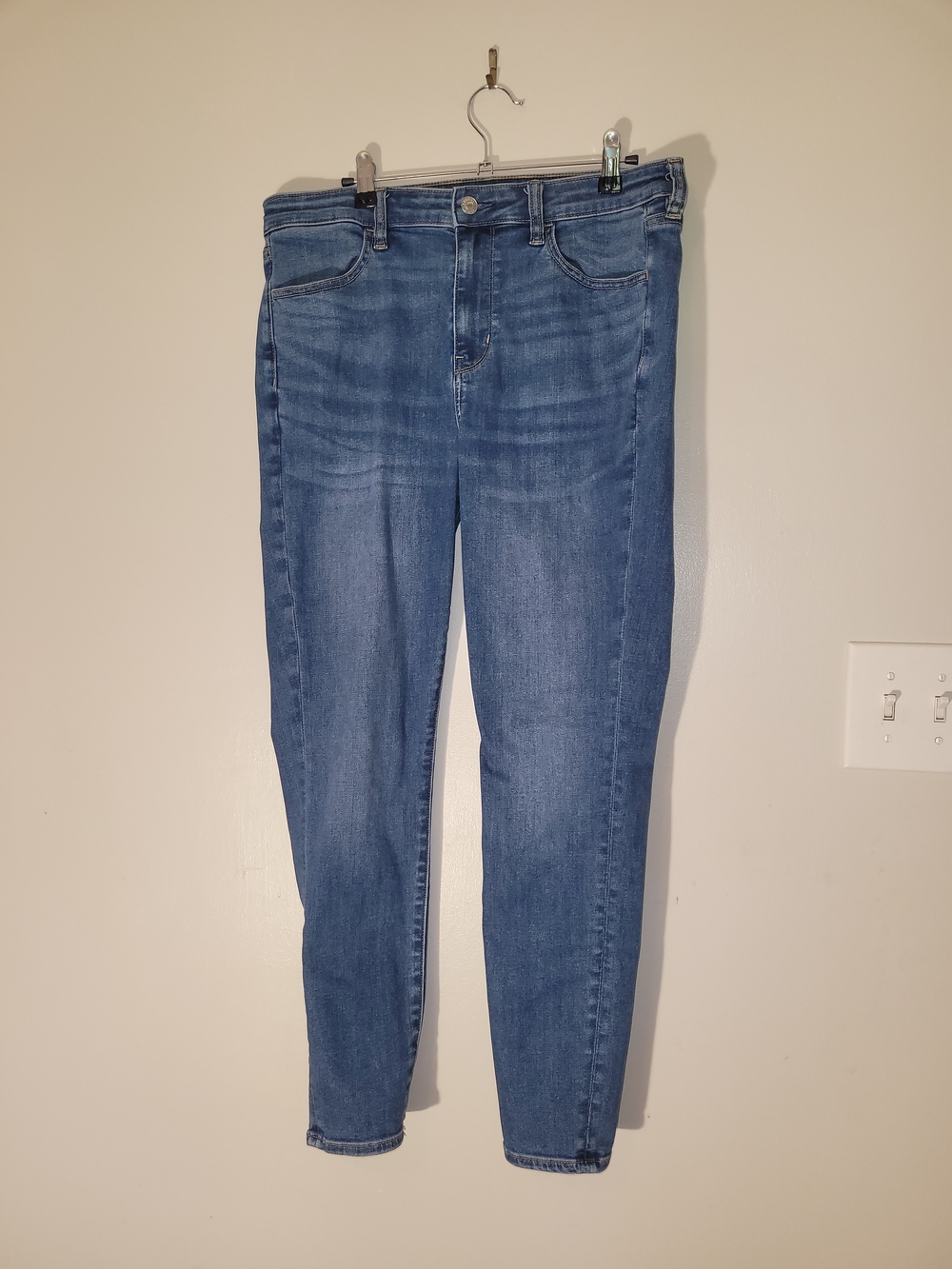 American Eagle Outfitters Medium Wash Skinny Jeans A13